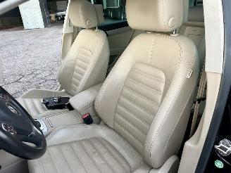Volkswagen Passat 2.0 TDI 140pk aut Highl Exe Ed - pano - stoelverw v+a - dvd in hoofdst - xenon - standkachel picture 28