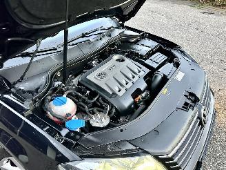 Volkswagen Passat 2.0 TDI 140pk aut Highl Exe Ed - pano - stoelverw v+a - dvd in hoofdst - xenon - standkachel picture 101
