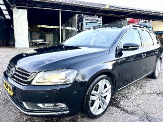Volkswagen Passat 2.0 TDI 140pk aut Highl Exe Ed - pano - stoelverw v+a - dvd in hoofdst - xenon - standkachel picture 2