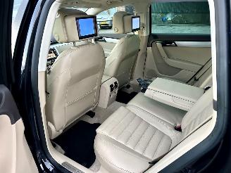 Volkswagen Passat 2.0 TDI 140pk aut Highl Exe Ed - pano - stoelverw v+a - dvd in hoofdst - xenon - standkachel picture 65