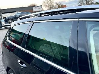 Volkswagen Passat 2.0 TDI 140pk aut Highl Exe Ed - pano - stoelverw v+a - dvd in hoofdst - xenon - standkachel picture 110