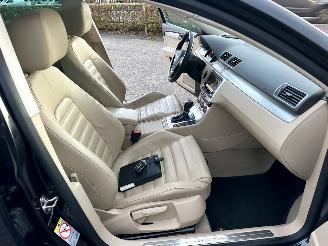 Volkswagen Passat 2.0 TDI 140pk aut Highl Exe Ed - pano - stoelverw v+a - dvd in hoofdst - xenon - standkachel picture 50