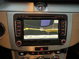 Volkswagen Passat 2.0 TDI 140pk aut Highl Exe Ed - pano - stoelverw v+a - dvd in hoofdst - xenon - standkachel picture 39