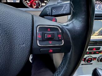 Volkswagen Passat 2.0 TDI 140pk aut Highl Exe Ed - pano - stoelverw v+a - dvd in hoofdst - xenon - standkachel picture 26