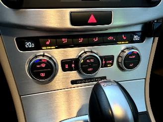 Volkswagen Passat 2.0 TDI 140pk aut Highl Exe Ed - pano - stoelverw v+a - dvd in hoofdst - xenon - standkachel picture 20