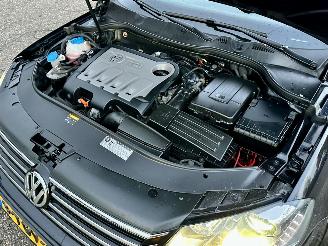 Volkswagen Passat 2.0 TDI 140pk aut Highl Exe Ed - pano - stoelverw v+a - dvd in hoofdst - xenon - standkachel picture 97