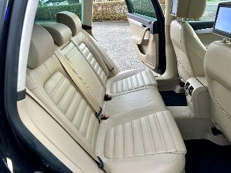 Volkswagen Passat 2.0 TDI 140pk aut Highl Exe Ed - pano - stoelverw v+a - dvd in hoofdst - xenon - standkachel picture 58
