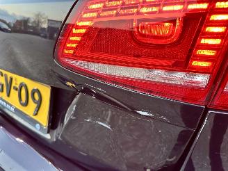 Volkswagen Passat 2.0 TDI 140pk aut Highl Exe Ed - pano - stoelverw v+a - dvd in hoofdst - xenon - standkachel picture 107