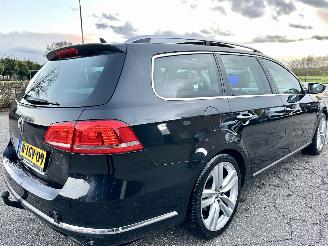 Volkswagen Passat 2.0 TDI 140pk aut Highl Exe Ed - pano - stoelverw v+a - dvd in hoofdst - xenon - standkachel picture 5