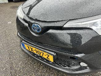 Toyota C-HR Gereserveerd 1.8 Full Hybrid 148pk aut Energy - 42dkm nap - navi - camera - keyless entry + start - front + line assist picture 11