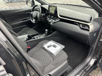 Toyota C-HR Gereserveerd 1.8 Full Hybrid 148pk aut Energy - 42dkm nap - navi - camera - keyless entry + start - front + line assist picture 24