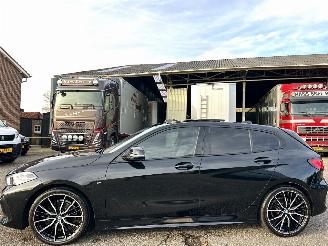 Vaurioauto  passenger cars BMW 1-serie 118D 150pk 2021/1