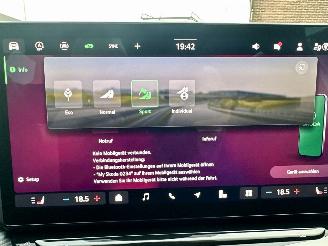 Skoda Octavia RS 2.0 TSI 265pk Aut + F1 Combi - pano - crystal light - front + line + side assist - virtual - 19 inch - keyless picture 29