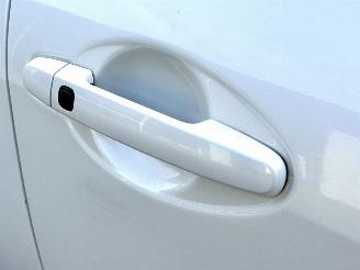 Toyota Auris 1.8 Full Hybrid 123pk aut Executive - nap - navi - camera - keyless entry + start - lmv + 4x goede banden picture 85