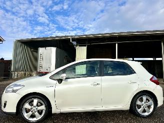 Schadeauto Toyota Auris 1.8 Full Hybrid 123pk aut Executive - nap - navi - camera - keyless entry + start - lmv + 4x goede banden 2011/1