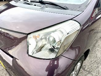 Toyota iQ 1.0 VVTi 68pk automaat Aspiration - 44dkm nap - navi - clima - keyless entry + start - lmv - pdc picture 82