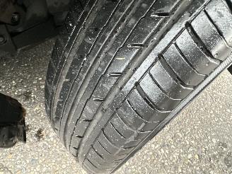 Toyota iQ 1.0 VVTi 68pk automaat Aspiration - 44dkm nap - navi - clima - keyless entry + start - lmv - pdc picture 68