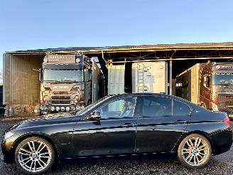 skadebil auto BMW 3-serie 330e 245pk 8-traps aut + f1 high exe - 112dkm nap - harman  - stoelverw v+a - 360cam - head up - elektr rollo 2016/2