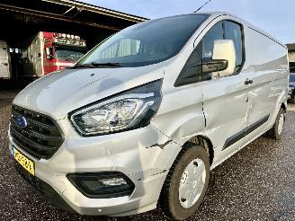 Ford Transit Custom 300 2.0 TDCI 105pk 6-bak L2/H1 euro.6 Trend 3pers - nap - navi - cam - pdc v+a - trekh - airco - cruise picture 2