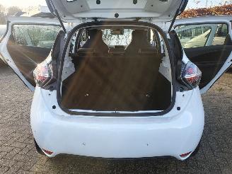 Renault Zoé INTENSE  51 KW met CCS lader  8000 km technisch probleem HUURBATTERY picture 20