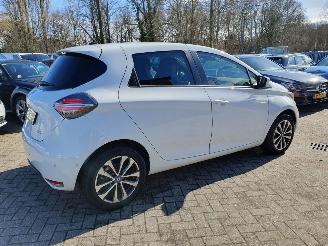 Renault Zoé INTENSE  51 KW met CCS lader  8000 km technisch probleem HUURBATTERY picture 10