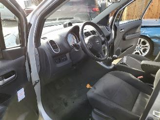 Opel Agila 2 AGILLA,S 1 KOOP 1.0 benz 48 kw af fabriek LPG ,AIRCO, NAP picture 9