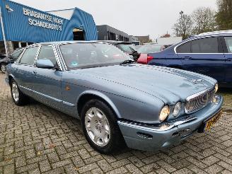 Jaguar Xj-8 4.0  SOVEREIGN   N.A.P  rijdbaar  top jongtimer picture 2