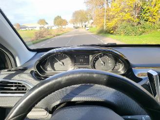 Peugeot 2008 AUTOMAAT  2008 1.2 PureTech Allure 1e eigenaar DE MOOISTE VAN NEDERLAND picture 3