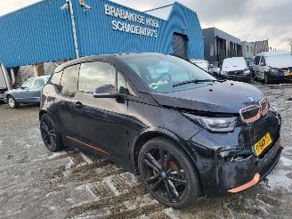 Schadeauto BMW i3 i3 S 120Ah 42 kWh RoadStyle Edition 1 van 1000 nwprijs € 50000.- 2019/12