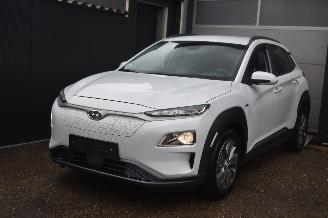 škoda osobní automobily Hyundai Kona 39Kwh Comfort 136Pk SOH 100% *Navi/Clima/Camera/stoelverwarming 2021/3