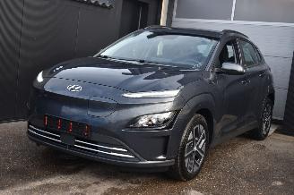 damaged passenger cars Hyundai Kona 39Kwh Comfort 136Pk SOH 100% 3FASE *Clima/Camera/Stoelverwarming 2021/9