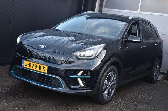 Vaurioauto  passenger cars Kia Niro 64Kwh Executiveline 204Pk  SOH 100% 3FASE *Navi/Clima/Camera/Leder/Stoelverwarming 2020/8