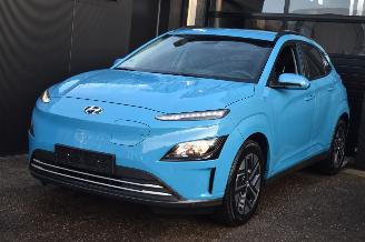 Auto incidentate Hyundai Kona 39Kwh Comfort 136Pk 3FASE SOH 97% *Navi/Clima/Camera/Stoelverwarming 2022/7