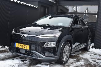 uszkodzony samochody osobowe Hyundai Kona 64Kwh EV Fashion 204Pk 3Fase Soh 100% *Navi/Clima/Camera 2020/12