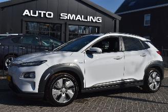 Auto incidentate Hyundai Kona 64Kwh Premium 204Pk 3FASE *Navi/Clima/Leder/Camera/Stoelverwarming 2020/12