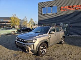 Damaged car Dacia Duster 1.6 HYBRIDE / AUTOMAAT 2024/12