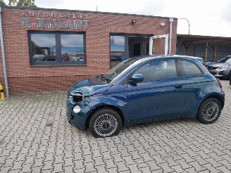 krockskadad bil auto Fiat 500E ICON 2023/2