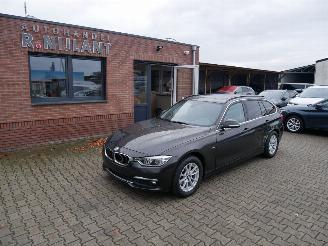 Unfallwagen BMW 3-serie 320 D LUXURY X-DRIVE PANORAMADAK LEER LED 2016/10