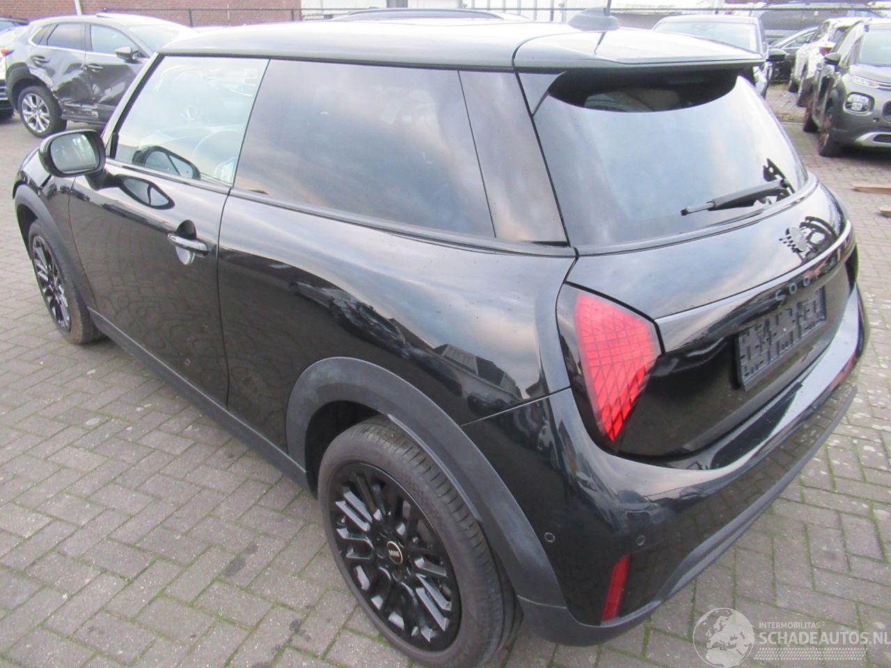 Mini Cooper Cooper C 1.5 Aut. 7.817km!! Climatronic HalfLeer Navi Camera Panorama-D Head-Up Stoel/Stuur-Verwarming...