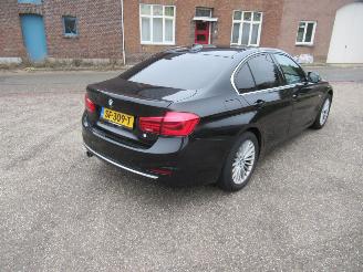 BMW 3-serie 318i Luxury picture 5