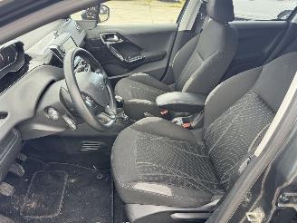 Peugeot 208 1.2  VTI Envy 5drs picture 5