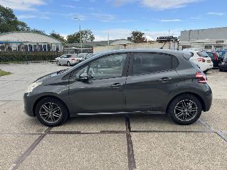 Peugeot 208 1.2  VTI Envy 5drs picture 18