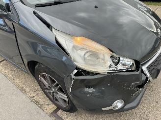 Peugeot 208 1.2  VTI Envy 5drs picture 16