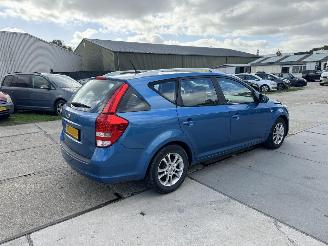 Kia Cee d 1.6 CVVT X-tra Sporty Wagon picture 3