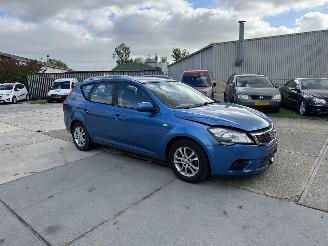 Kia Cee d 1.6 CVVT X-tra Sporty Wagon picture 2