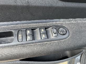 Peugeot 5008 1.6 THP Family 7p picture 6