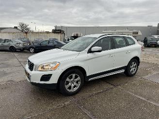 Damaged car Volvo Xc-60 2.0 T Kinetic 2011/4