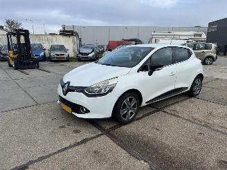 Unfallwagen Renault Clio 0.9 Tce  Night&Day 2014/5