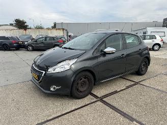 Schadeauto Peugeot 208 1.2 VTI Envy 5drs 2013/9