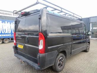 Volkswagen Amarok 2000 diesel pick-up picture 3